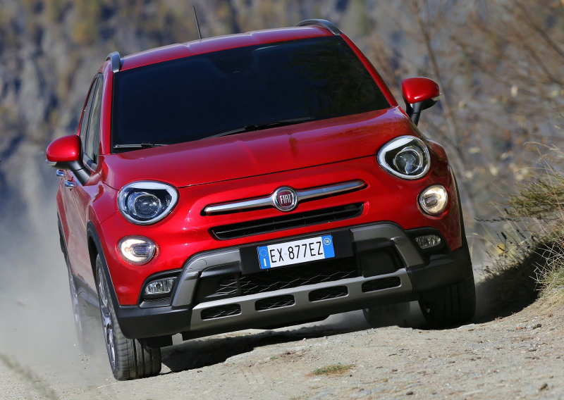 Illustration for article titled No One Will Ever Drive Their 2016 Fiat 500X Like In These Photos